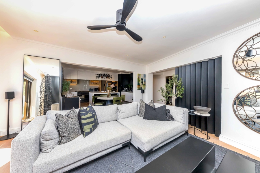 3 Bedroom Property for Sale in Sea Point Western Cape